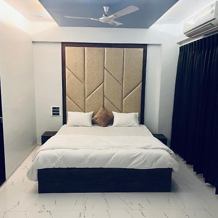 Hotel New City Light Surate Extérieur photo