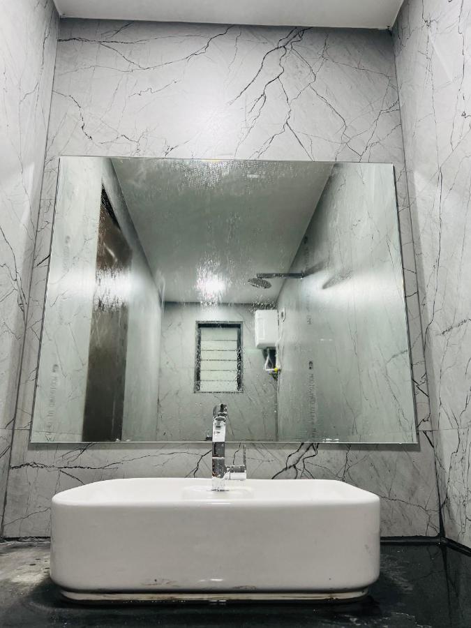 Hotel New City Light Surate Extérieur photo