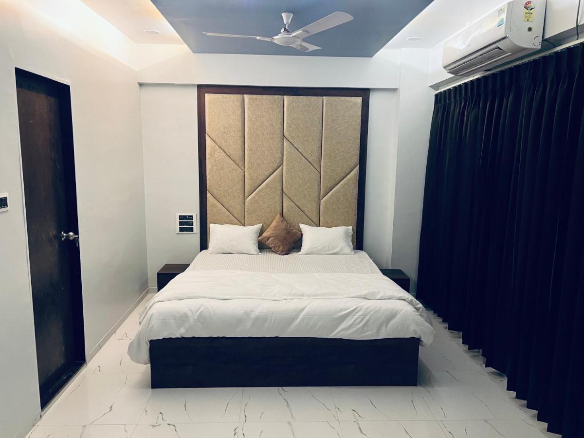 Hotel New City Light Surate Extérieur photo