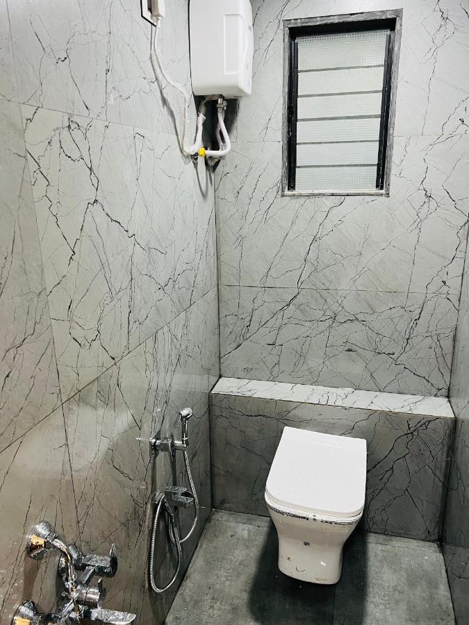 Hotel New City Light Surate Extérieur photo