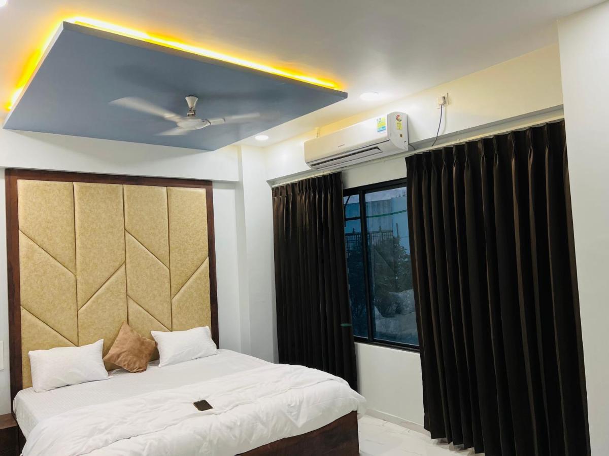 Hotel New City Light Surate Extérieur photo