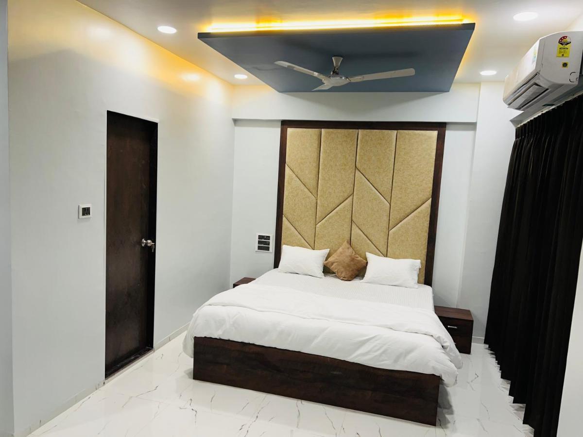 Hotel New City Light Surate Extérieur photo