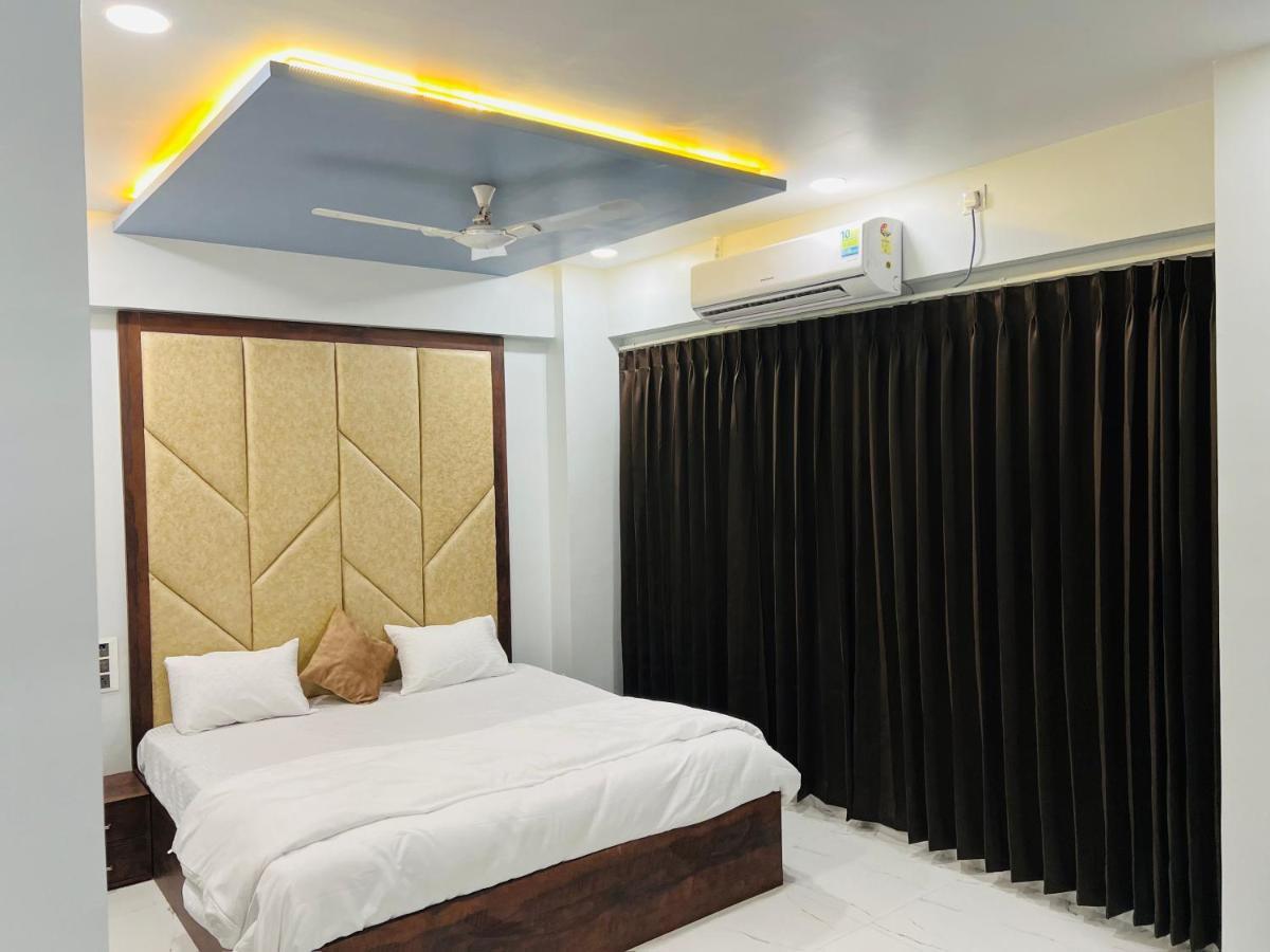 Hotel New City Light Surate Extérieur photo