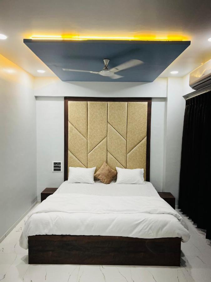 Hotel New City Light Surate Extérieur photo